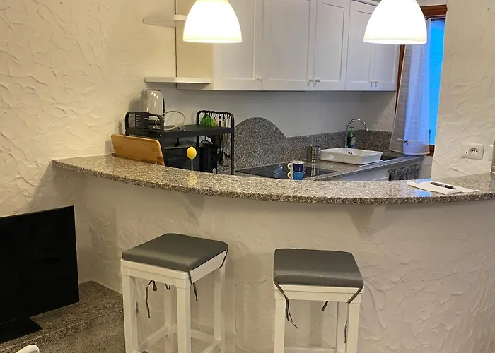 100 M To The Sea With Air Conditioning And Speed Wifi Hébergement de vacances